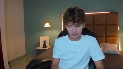 nicolasferrer18 online show from 11-05-25, 07:25