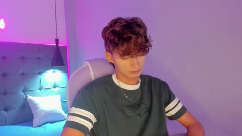 nicolasferrer18 online show from 12-01-25, 07:30