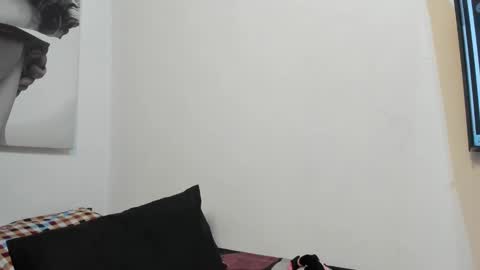 Snapshot of nicolasmuscle chatting on 12-12-24, 06:47 Andres online show from 12-12-24, 06:47