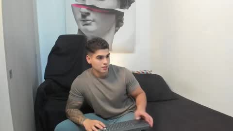 Snapshot of nicolasmuscle chatting on 12-20-24, 05:04 Andres online show from 12-20-24, 05:04