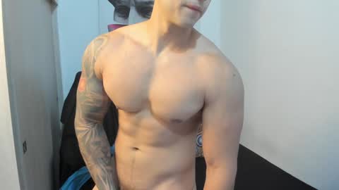 Snapshot of nicolasmuscle chatting on 12-28-24, 10:55 Andres online show from 12-28-24, 10:55