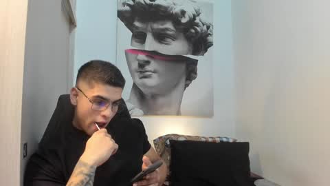 Snapshot of nicolasmuscle chatting on 12-31-24, 03:34 Andres online show from 12-31-24, 03:34