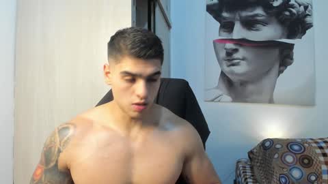 Snapshot of nicolasmuscle chatting on 01-10-25, 11:18 Andres online show from 01-10-25, 11:18