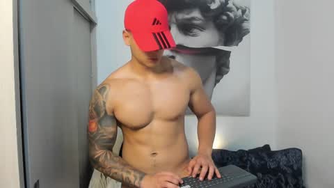 Snapshot of nicolasmuscle chatting on 03-12-25, 05:24 Andres online show from 03-12-25, 05:24