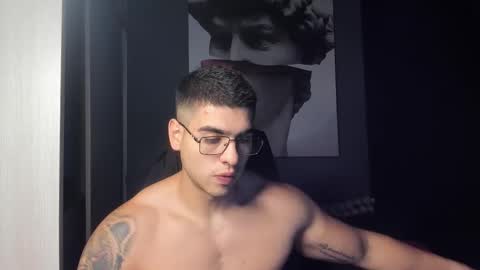 Snapshot of nicolasmuscle chatting on 12-03-25, 04:27 Andres online show from 12-03-25, 04:27