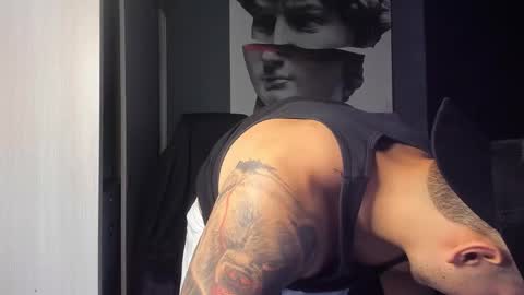 Snapshot of nicolasmuscle chatting on 12-04-25, 04:59 Andres online show from 12-04-25, 04:59