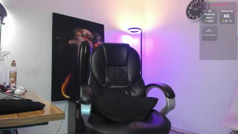 Nicolas Fellener online show from 11-23-25, 04:12