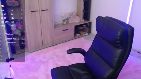 Nico online show from 11-17-25, 08:47