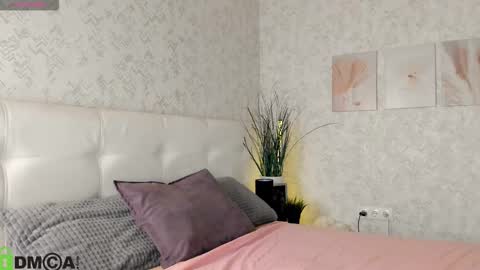 Snapshot of nicole_charm chatting on 11-05-25, 08:09 GMT7TueWedThSu 0300am-0900am. Sa 1000am-0400pm online show from 11-05-25, 08:09