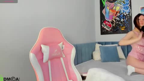 Snapshot of nicole_charm chatting on 11-26-25, 12:55 GMT7TueWedThSu 0300am-0900am. Sa 1000am-0400pm online show from 11-26-25, 12:55