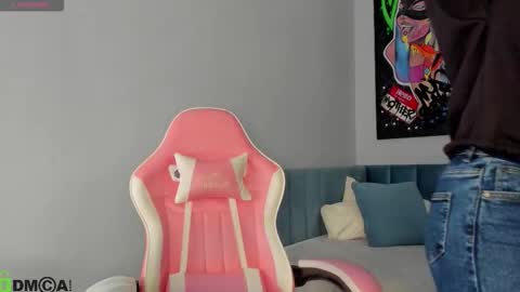 Snapshot of nicole_charm chatting on 12-15-25, 12:04 GMT7TueWedThSu 0300am-0900am. Sa 1000am-0400pm online show from 12-15-25, 12:04