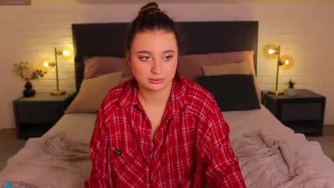 Nicole De Lux online show from 03-04-26, 07:20