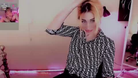 Nicole online show from 02-22-25, 11:03