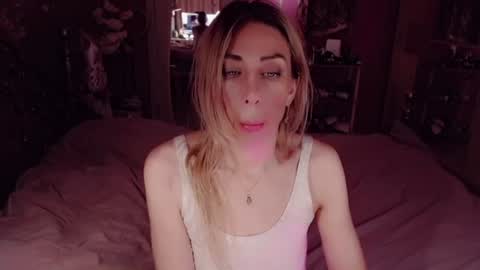 Snapshot of nicole_g0ld_ chatting on 07-05-26, 08:21 Nicole online show from 07-05-26, 08:21
