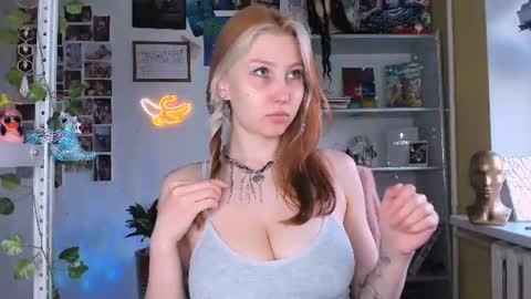 Snapshot of nicole_matt chatting on 07-12-26, 02:13 Nicole online show from 07-12-26, 02:13