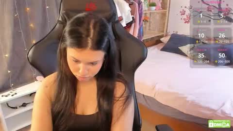 My name is Nicole. I m completely new here online show from 09-14-25, 07:18