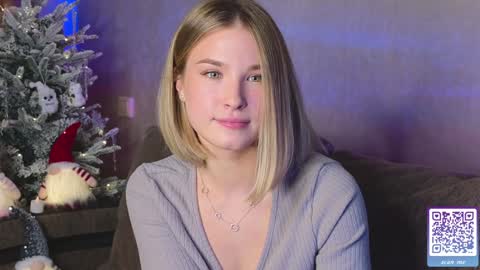 Snapshot of nicole_w00 chatting on 12-19-24, 04:35 Nicole online show from 12-19-24, 04:35