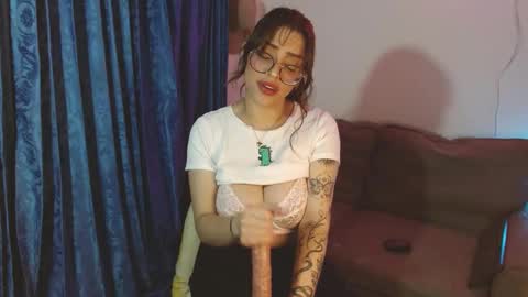 Snapshot of nicole_white_11 chatting on 12-01-24, 11:36 Nicole White online show from 12-01-24, 11:36