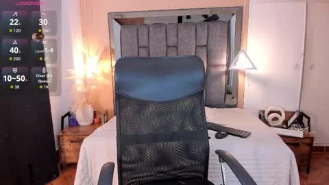 Snapshot of nicole_whitee chatting on 09-24-25, 08:01 N A T A L I A online show from 09-24-25, 08:01