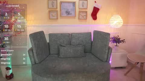 Nicole Crawft online show from 12-18-25, 07:42