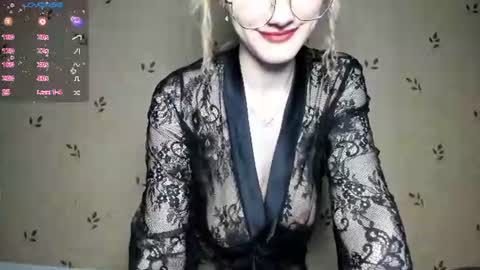 Snapshot of nicoledaviss_ chatting on 06-12-26, 07:46 NicoleDavis online show from 06-12-26, 07:46