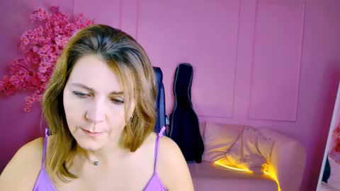 nicolehits online show from 11-04-25, 09:19