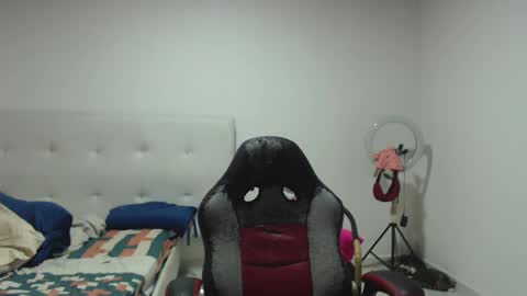 Snapshot of nicolet666lee chatting on 02-05-25, 10:12 Cyber Lee online show from 02-05-25, 10:12