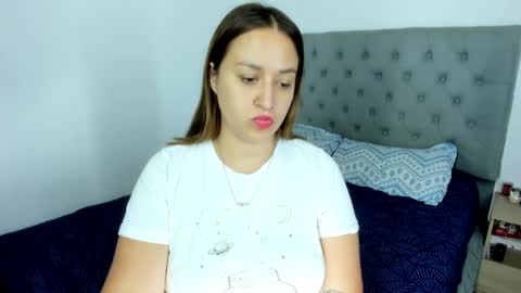 Snapshot of nicolewind_ chatting on 05-19-26, 10:49 ELIZABETH online show from 05-19-26, 10:49