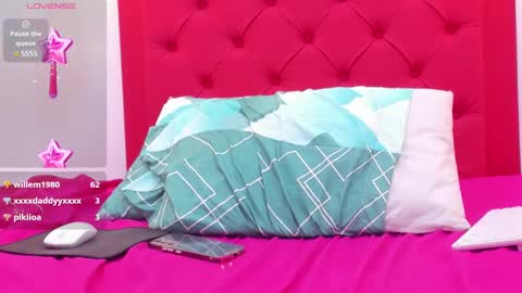 N I C O L L  online show from 03-08-25, 05:01