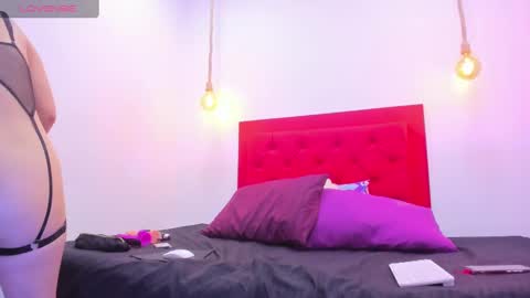 N I C O L L  online show from 03-11-25, 02:07