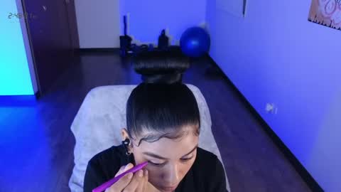 Nicoll  Independent model online show from 04-11-26, 07:45