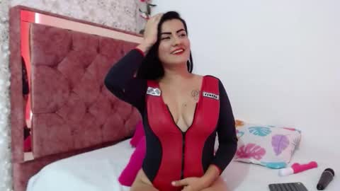 nicolle gomes online show from 09-10-25, 05:24