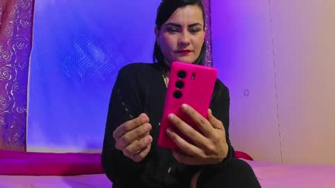 nicolle gomes online show from 04-28-26, 02:27