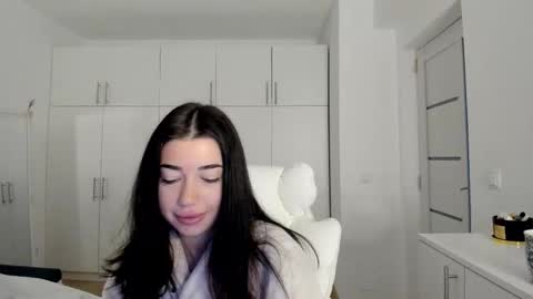 Nicolle online show from 10-13-25, 04:56