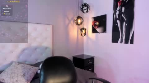 Snapshot of nicollee_heart chatting on 12-05-25, 02:25 Nicolle online show from 12-05-25, 02:25