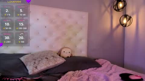 Nicolle online show from 02-20-26, 01:55