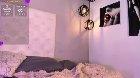 Nicolle online show from 03-04-26, 02:01