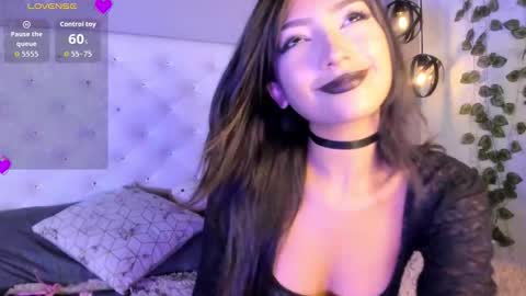 Nicolle online show from 03-26-26, 01:38