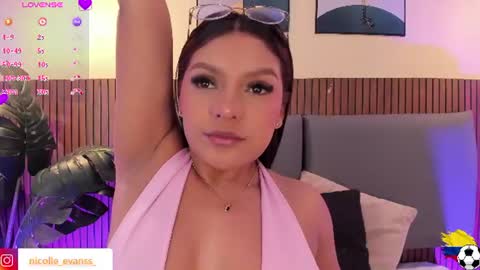Snapshot of nicolleevan_ chatting on 06-25-26, 12:20 NICOLLE EVANS online show from 06-25-26, 12:20