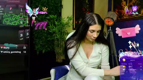 Nicolle online show from 05-15-26, 09:16