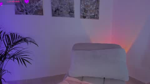 Snapshot of nicollewest_ chatting on 06-14-26, 10:45 Nicollewest online show from 06-14-26, 10:45
