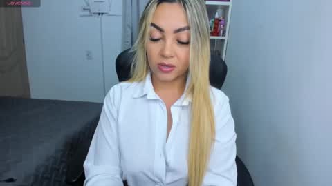 Snapshot of nicolporto chatting on 09-16-25, 11:55 Nicol online show from 09-16-25, 11:55