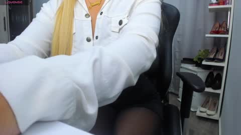 Snapshot of nicolporto chatting on 09-18-25, 01:35 Nicol online show from 09-18-25, 01:35