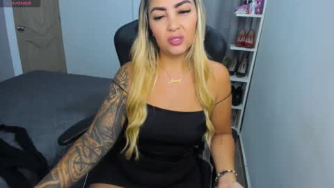 Snapshot of nicolporto chatting on 09-22-25, 11:23 Nicol online show from 09-22-25, 11:23