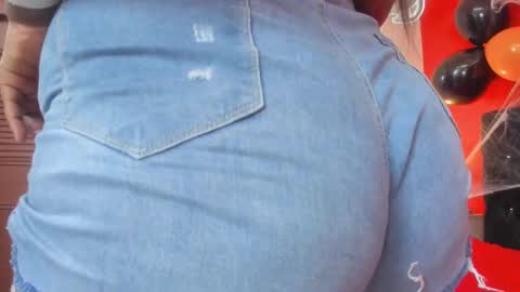 Snapshot of nicolsalas chatting on 10-16-25, 12:50 Nicol online show from 10-16-25, 12:50