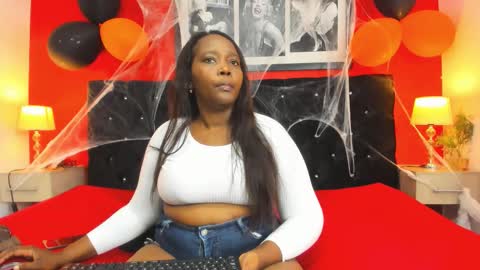 Snapshot of nicolsalas chatting on 10-27-25, 12:42 Nicol online show from 10-27-25, 12:42