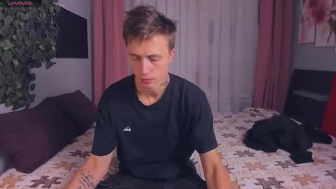 Snapshot of nigelstrikers chatting on 09-28-25, 04:40 nigelstrikers online show from 09-28-25, 04:40