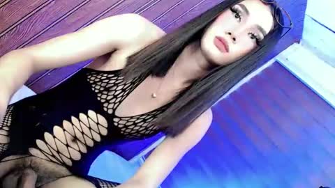 Snapshot of night_crystal1111 chatting on 06-11-26, 04:27 night_crystal1111 online show from 06-11-26, 04:27