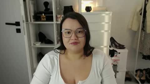 Holly online show from 03-12-26, 04:02