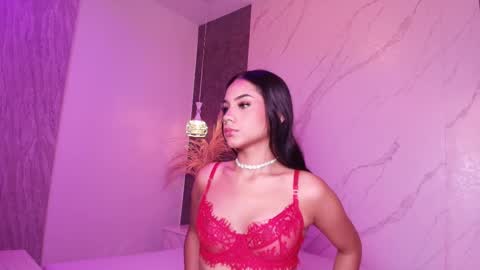 Snapshot of niicole_taylor chatting on 02-08-26, 12:08 Nicole online show from 02-08-26, 12:08